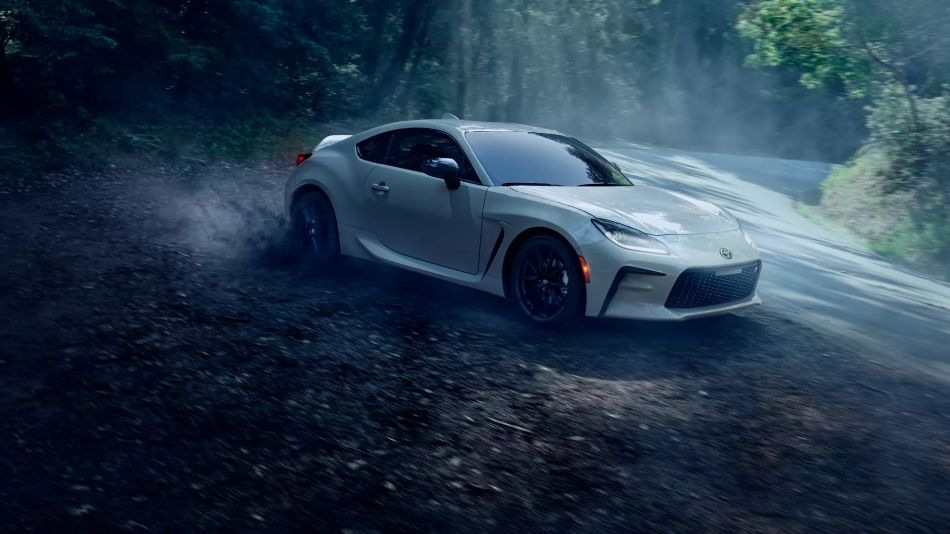 Toyota GR86: recenzja sportowego coupe drugiej generacji