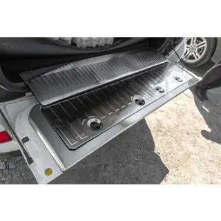 Zestaw wstawek do bagażnika ze stali nierdzewnej Toyota Land Cruiser 200 2007-2021 zdjęcia 1