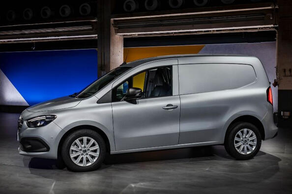 Przegląd kompaktowego miejskiego vana Mercedes-Benz Citan Furgon Zdjęcie 2