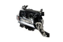 Toyota Land Cruiser 200 2007-2021 Reflektor przedni prawy 2016+ (Executive) zdjęcia 4
