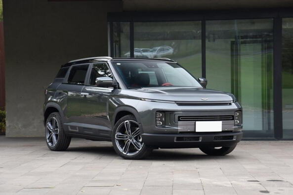 Geely ICON: stylowy i technologiczny crossover hybrydowy