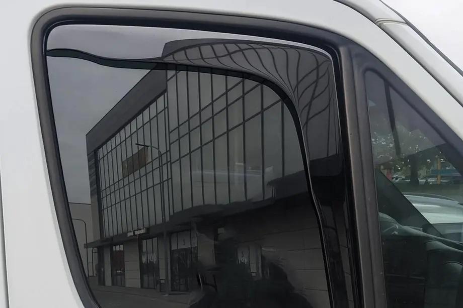 Volkswagen Crafter 2006-2016 Wkładane owiewki szyb Niken Luxury (2 szt.) Image