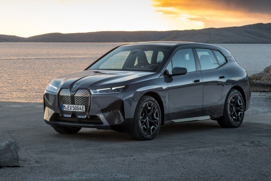 BMW iX: recenzja i charakterystyka elektrycznego crossovera