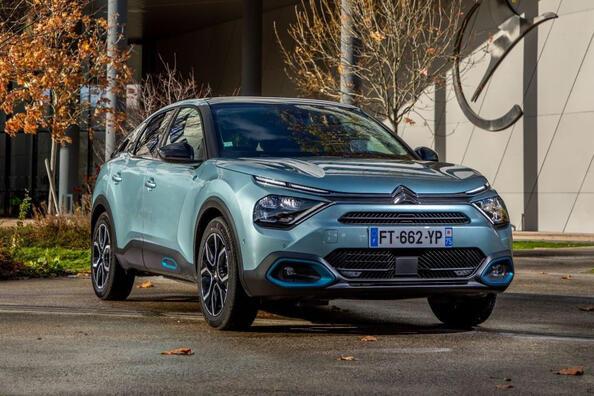 Recenzja elektrycznego cross hatchbacka Citroen e-C4