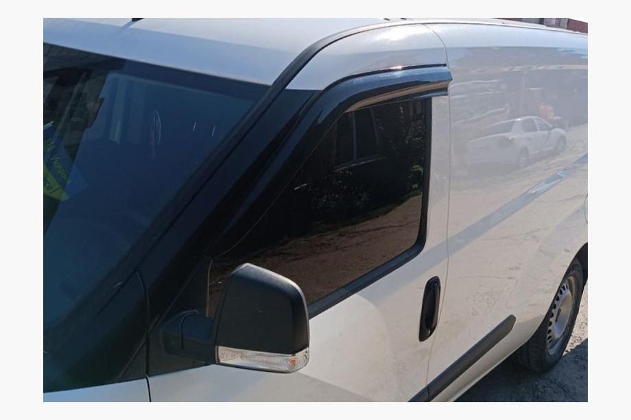 Fiat Doblo II 2010-2022 Deflektory Okien (2 szt., Sunplex Sport) Image