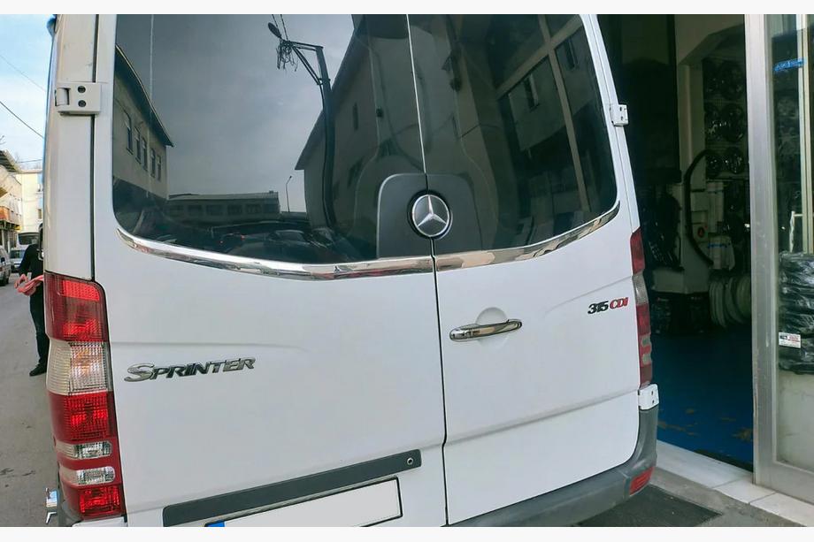Mercedes Sprinter W906 2006–2018 Listwa tylnej szyby Carmos (2 szt, stal nierdzewna) Zdjęcia 3