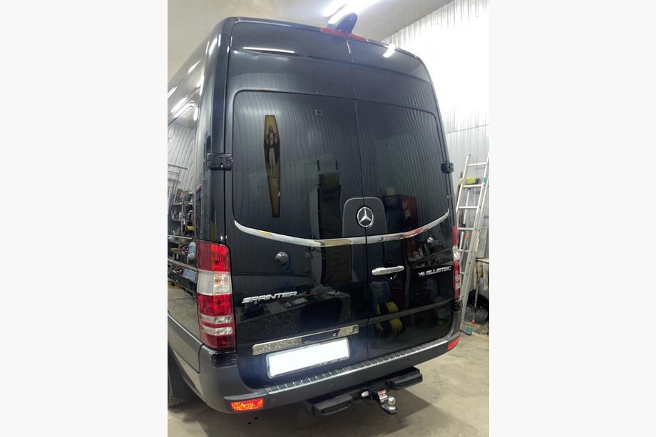 Mercedes Sprinter W906 2006–2018 Listwa tylnej szyby Carmos (2 szt, stal nierdzewna) Zdjęcia 4