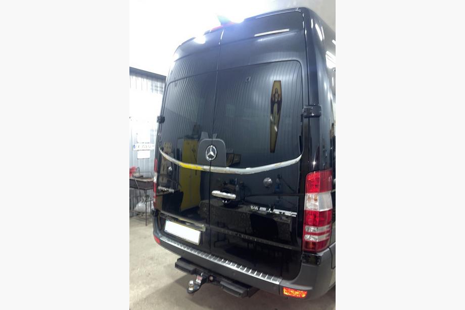 Mercedes Sprinter W906 2006–2018 Listwa tylnej szyby Carmos (2 szt, stal nierdzewna) Zdjęcia 6