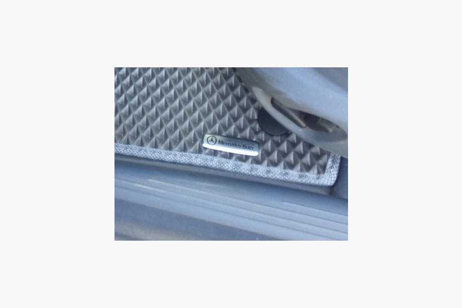 Mercedes-Benz Mercedes Aluminiowa Emblemat na dywaniki (1 szt) Zdjęcia 6