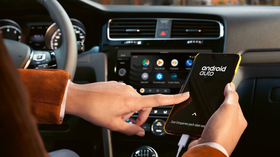 Nowoczesne sposoby podłączenia smartfona do samochodu