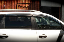 Kia Sorento II XM 2009-2014 Deflektory szyb z listwą chromowaną (4 szt, Niken) zdjęcia 3