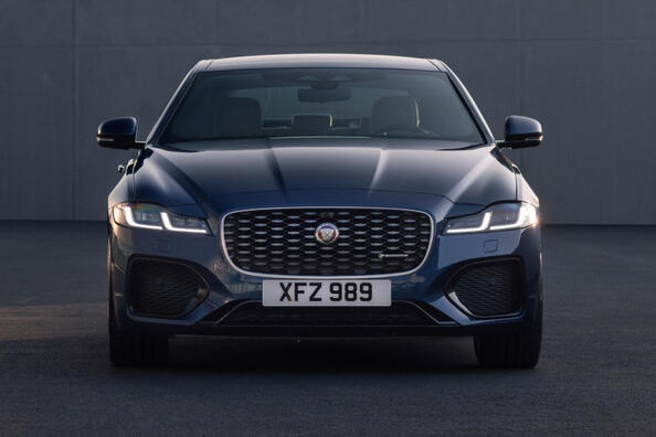 Limuzyna premium Jaguar XF: luksus tkwi w szczegółach