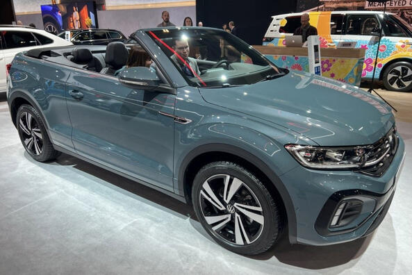 Volkswagen T-Roc Cabriolet: wiatr wolności za kierownicą crossovera Zdjęcie 4