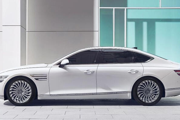 Recenzja zelektryfikowanego sedana Genesis G80: zelektryfikowany luksus Zdjęcie 2