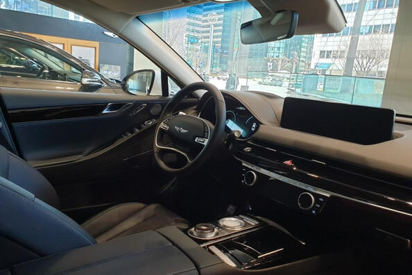 Recenzja zelektryfikowanego sedana Genesis G80: zelektryfikowany luksus Zdjęcie 6