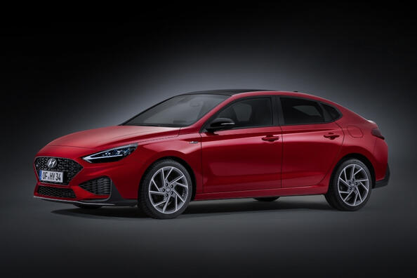 Recenzja stylowego liftbacka Hyundaia i30 Fastback