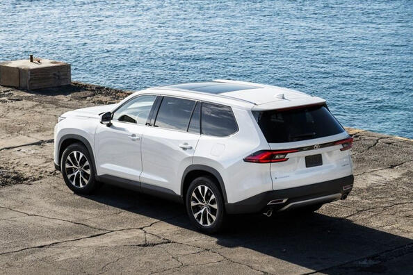 Recenzja dużego crossovera Toyota Grand Highlander