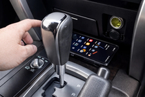 Toyota Land Cruiser 200 2007-2021 Zestaw Ladowania Bezprzewodowego do Telefonu (2007-2015) zdjęcia 3