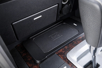 Toyota Land Cruiser 200 2007-2021 Zestaw Ladowania Bezprzewodowego do Telefonu (2007-2015) zdjęcia 1