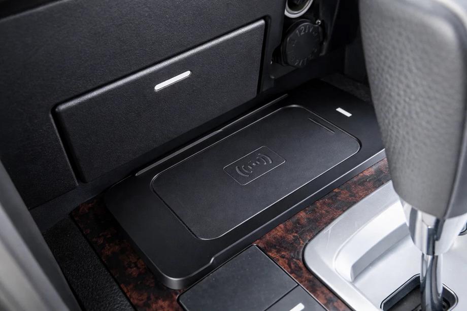 Toyota Land Cruiser 200 2007-2021 Zestaw Ladowania Bezprzewodowego do Telefonu (2007-2015) Image