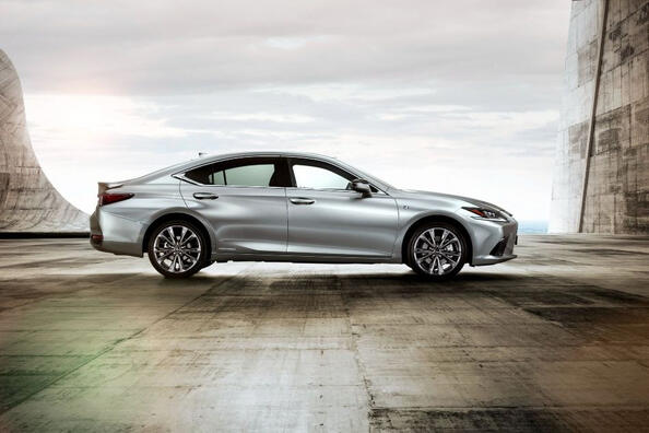 Lexus ES Hybrid: luksus i cisza na napędzie elektrycznym Zdjęcie 3