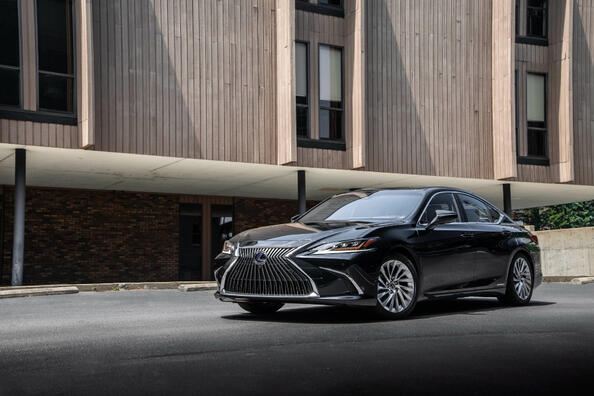 Lexus ES Hybrid: luksus i cisza na napędzie elektrycznym Zdjęcie 2