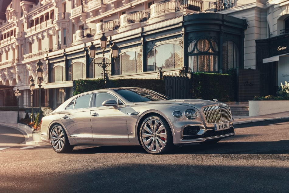 Bentley Flying Spur: luksusowy sedan łączący tradycję i technologię
