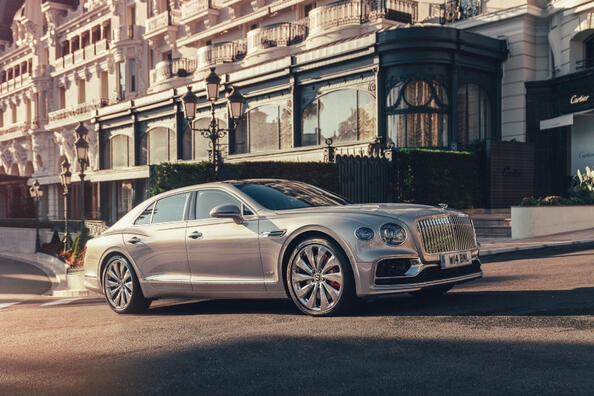 Bentley Flying Spur: luksusowy sedan łączący tradycję i technologię
