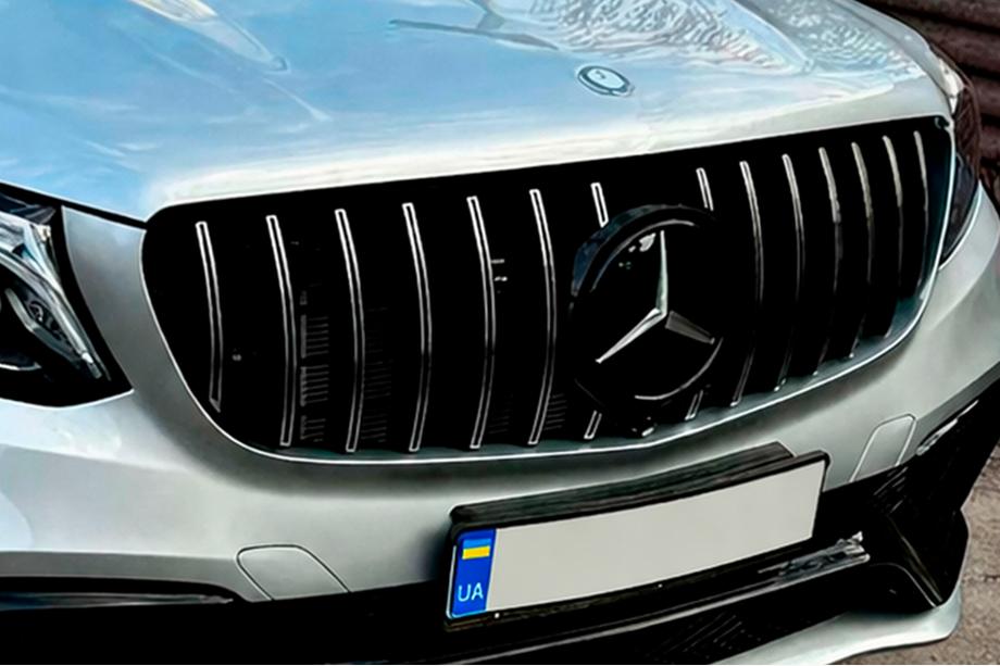 Mercedes GLC X253 2015-2022 Przedni emblemat pod szkłem, czarna ramka a0008880111 Zdjęcia 2