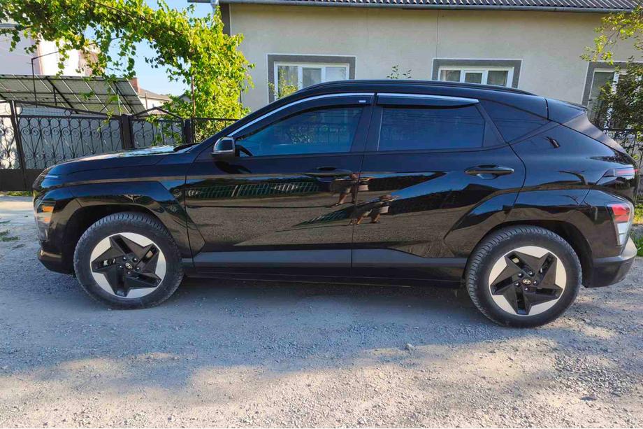 Hyundai Kona 2023- Deflektory szyb z listwą chromowaną (4 szt, Niken) Zdjęcia 5