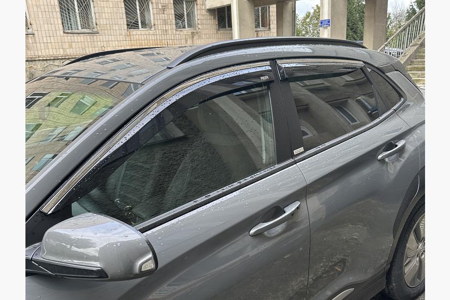 Hyundai Kona 2023- Deflektory szyb z listwą chromowaną (4 szt, Niken) Zdjęcia 2