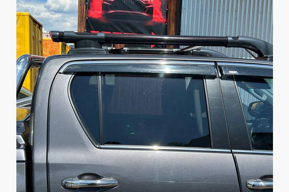 Toyota Hilux 2015- Relingi dachowe Shark z belką poprzeczną Kolor Szary Zdjęcia 7