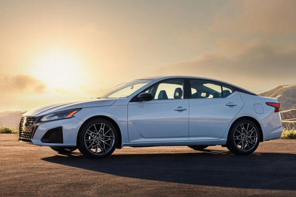 Nissan Altima: zmodernizowany sedan zapewniający komfortową jazdę