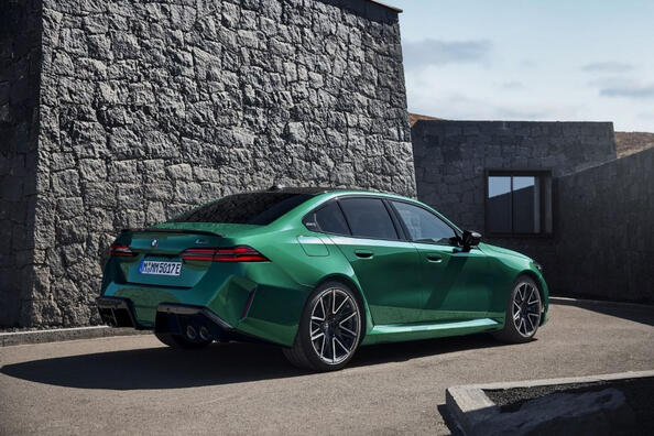Recenzja BMW M5 2024: nowa era sportowych sedanów Zdjęcie 4