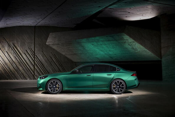 Recenzja BMW M5 2024: nowa era sportowych sedanów Zdjęcie 3