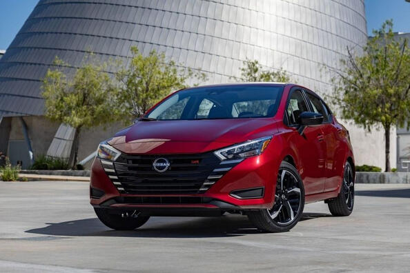 Recenzja zaktualizowanego sedana Nissan Versa