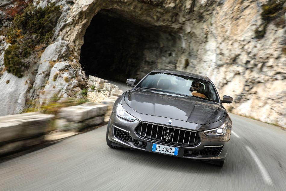 Recenzja wyczynowego włoskiego sedana Maserati Ghibli