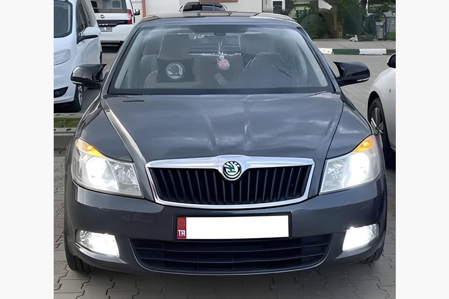 Skoda Octavia II A5 2010-2013 Nakładki na Lusterka BMW-Style (2 szt) Zdjęcia 2