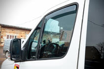 Mercedes Sprinter W906 2006–2018 Wkładane owiewki szyb (przyciemniane, 2 szt., Cagatay) zdjęcia 6
