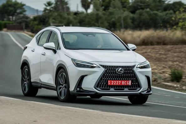 Recenzja Lexusa NX II generacji: połączenie sportowego charakteru i komfortu Zdjęcie 2