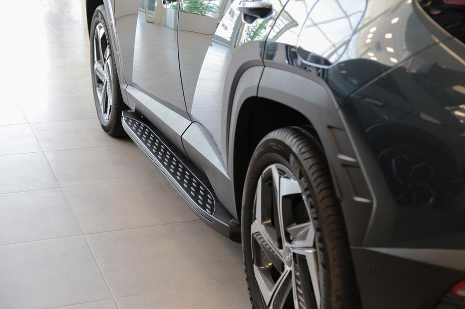 Hyundai Tucson NX4 2021- Progi Boczne Shining Black (2 szt., Aluminium) Image
