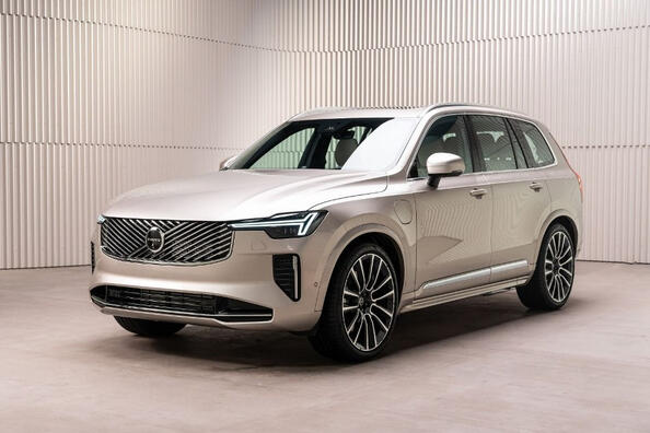 Recenzja zaktualizowanego Volvo XC90 drugiej generacji 2025 Zdjęcie 2