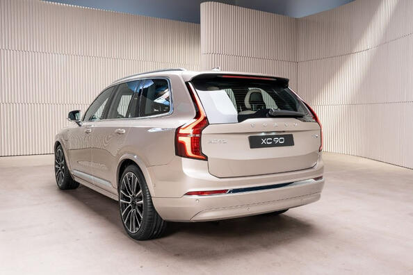 Recenzja zaktualizowanego Volvo XC90 drugiej generacji 2025 Zdjęcie 4