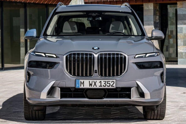 Recenzja zaktualizowanego luksusowego crossovera BMW X7