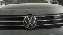 Volkswagen Jetta 2011-2018 Emblemat przedni zdjęcia 2