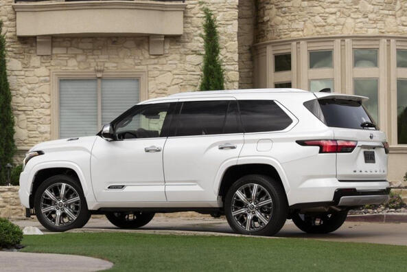 Recenzja Toyoty Sequoia 2022: trzecia generacja SUV-a Zdjęcie 3