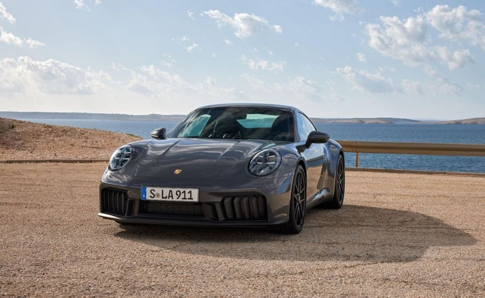 Recenzja sportowego coupe Porsche 911 Carrera: lifting twarzy w 2024 roku