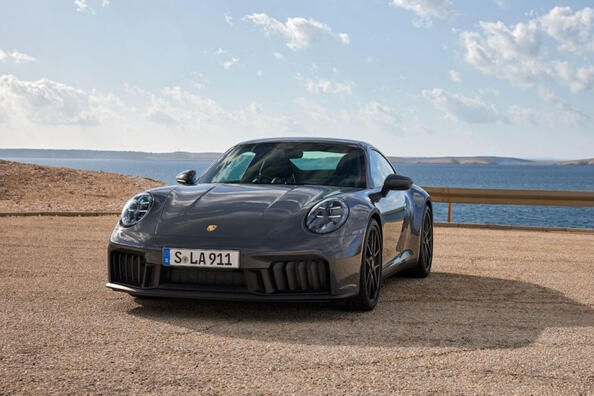 Recenzja sportowego coupe Porsche 911 Carrera: lifting twarzy w 2024 roku