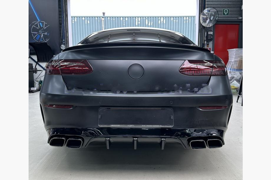 Mercedes E-class coupe C238 2016-2024 Tylny dyfuzor Black z końcówkami Black (Design AMG63) Image