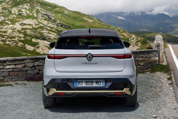 Renault Megane E-Tech Electric: test, baterie 40, 60 i 67 kWh, zasięg i ładowanie Zdjęcie 4